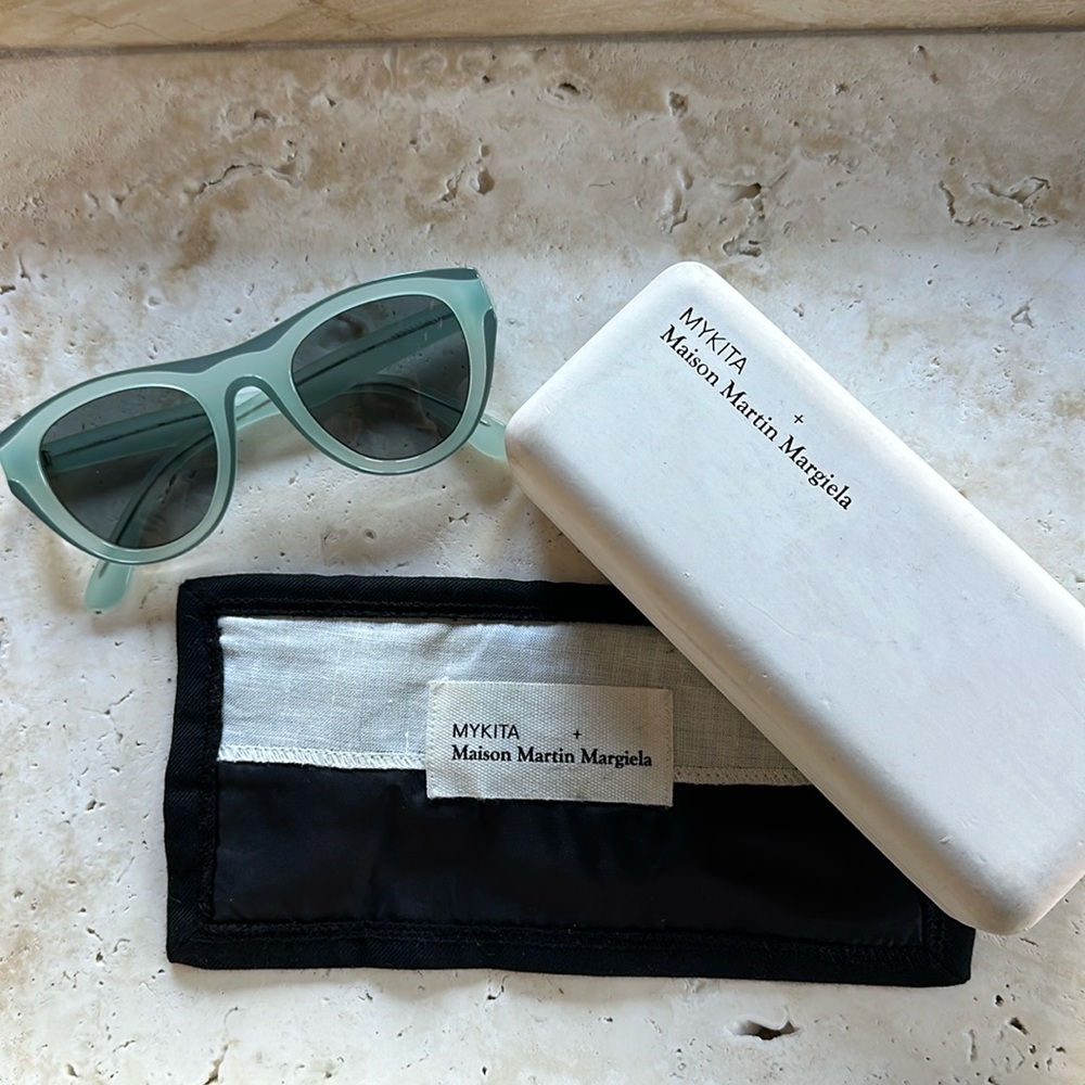 Mykita Maison Martin Margiela Sunglasses MMDUAL003

Translucent blue